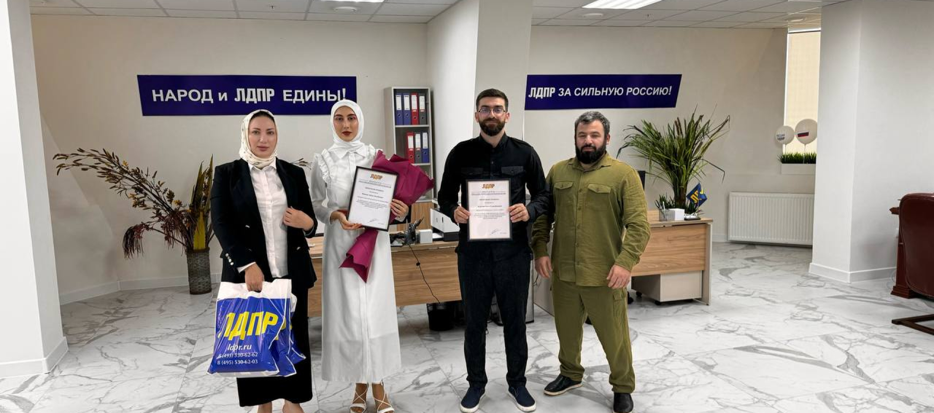 Сотрудники отделения ЛДПР Грозненского района отметили важную работу наших сотрудников, наградив их почетными грамотами
